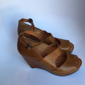 Born Crown leather wedges size 10